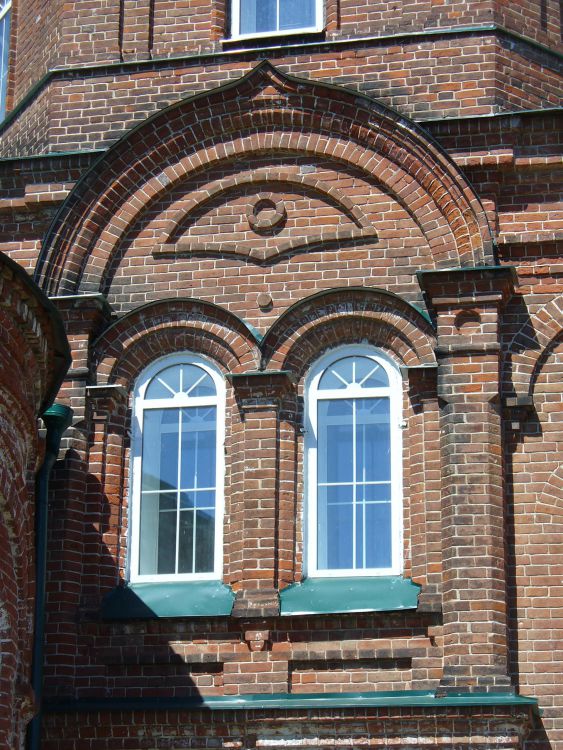 Церковь Сергия Радонежского, Нижний Услон (Верхнеуслонский район, Республика Татарстан). архитектурные детали, Оформление оконного проема