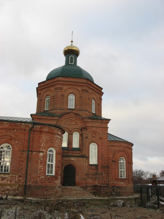 Церковь Сергия Радонежского, Нижний Услон (Верхнеуслонский район, Республика Татарстан). архитектурные детали, Фасад основного объема храма с полукруглой апсидой с северной стороны