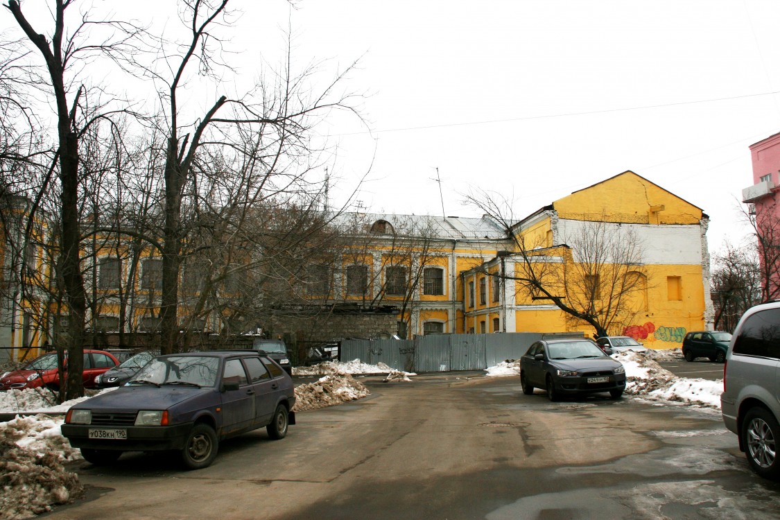 Сокольники. Домовая церковь Троицы Живоначальной при бывшей Ермаковской богадельне. фасады, со двора