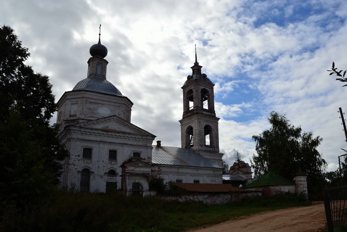 Никольское. Церковь Николая Чудотворца. общий вид в ландшафте