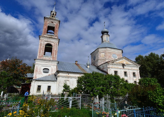 Церковь Николая Чудотворца, Никольское (Некрасовский район, Ярославская область). общий вид в ландшафте