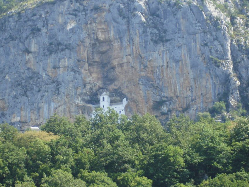 Острог. Монастырь Острог. общий вид в ландшафте, Верхний монастырь Острог