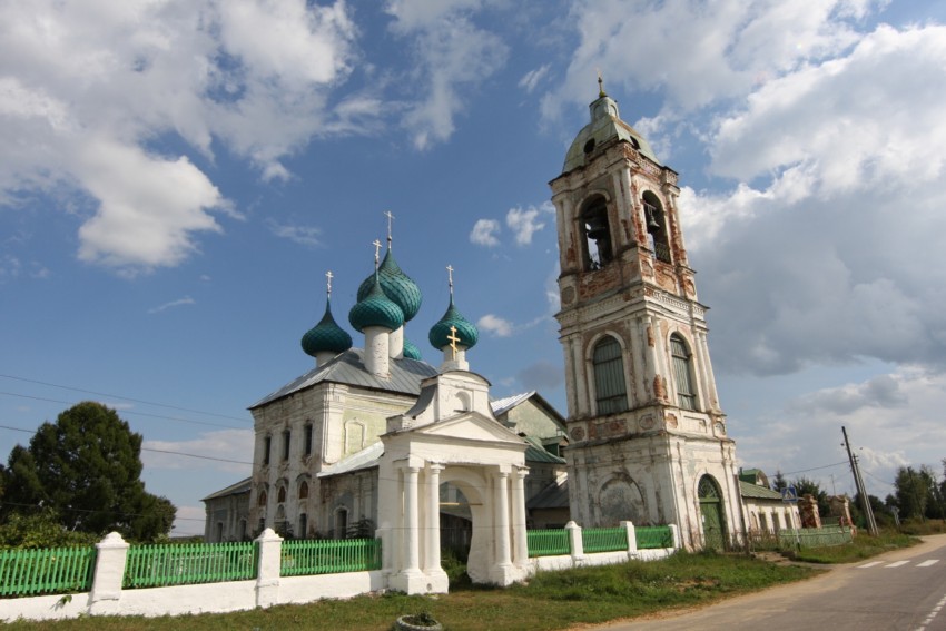 Церковь Воскресения Христова, Черная Заводь (Некрасовский район, Ярославская область). общий вид в ландшафте