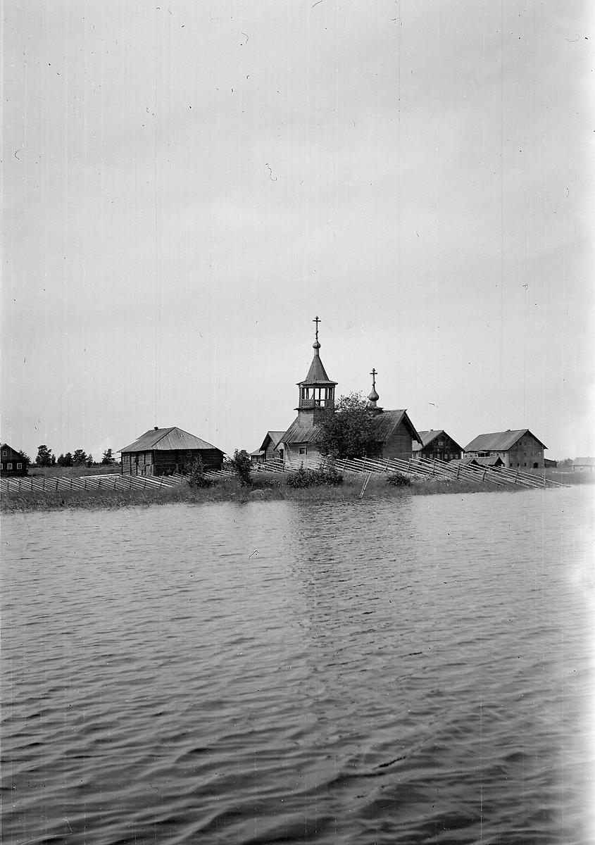 Фото 1942 года из архива SA-Kuva. Автор Lauri Santtu, архивная фотография. Часовня иконы Божией Матери "Всех скорбящих Радость", Еглово (Медвежьегорский район, Республика Карелия)
