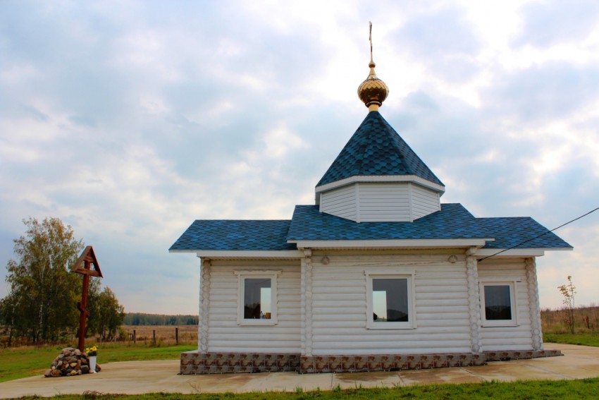 Церковь-часовня Андрея Первозванного, Озеро (Дзержинский район, Калужская область). общий вид в ландшафте, Вид с севера