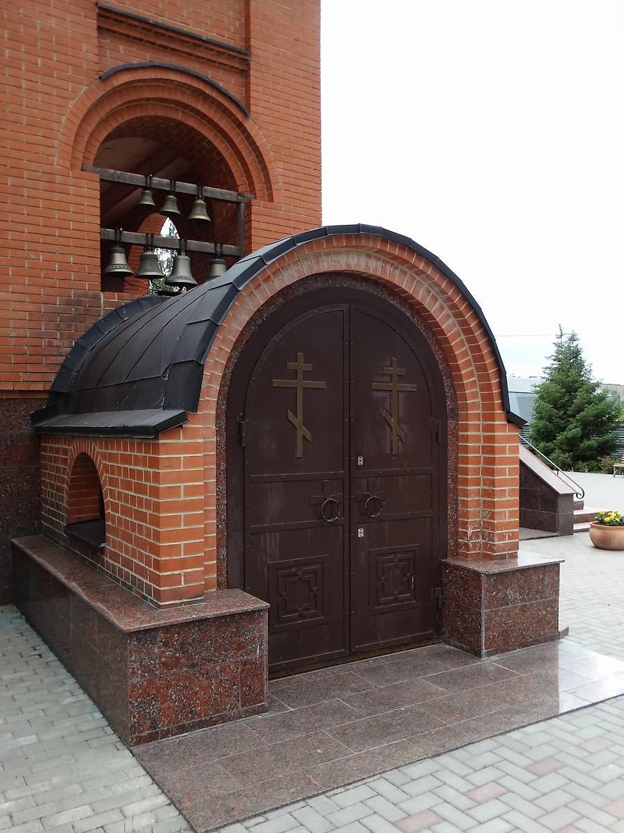 Вход в нижний храм и звонница., архитектурные детали. Церковь Петра и Павла, Аткарск (Аткарский район, Саратовская область)