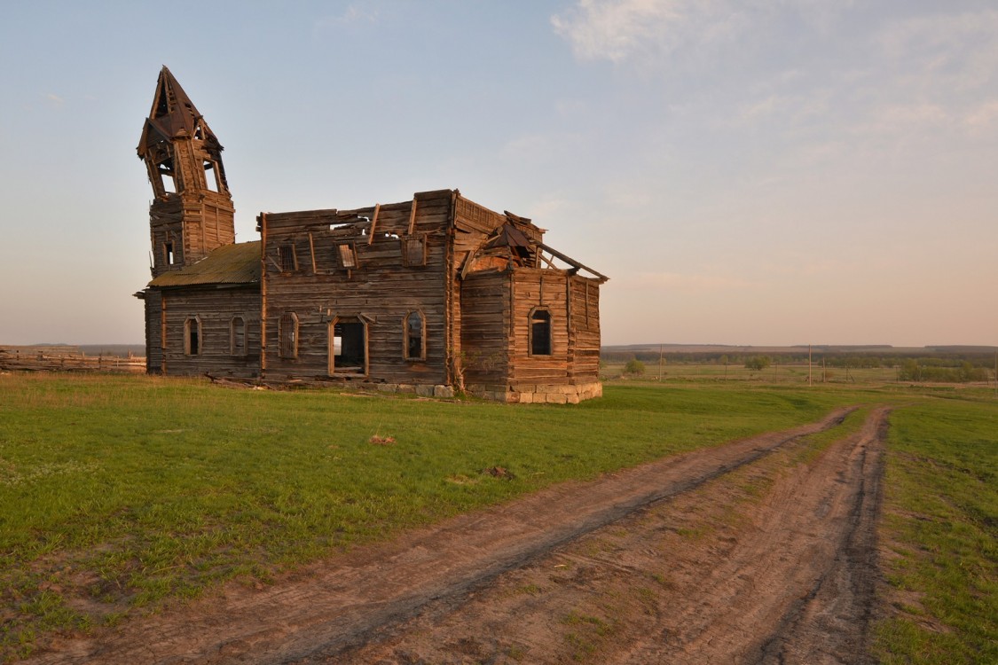 Новая Осиновка. Церковь Михаила Архангела. общий вид в ландшафте, Вид с юго-востока