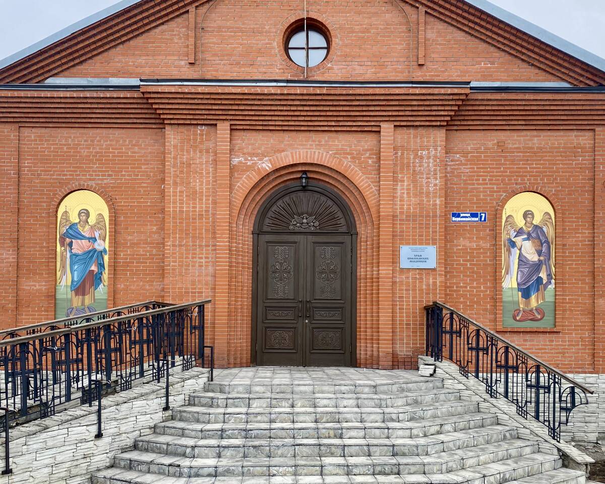 Церковь Мучеников младенцев Вифлеемских, Юрга (Юргинский район, Кемеровская область). архитектурные детали, Вход в храм