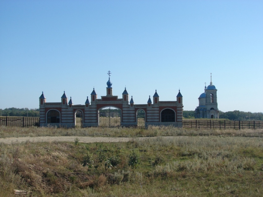Церковь Покрова Пресвятой Богородицы, Сосновка (Аткарский район, Саратовская область). общий вид в ландшафте