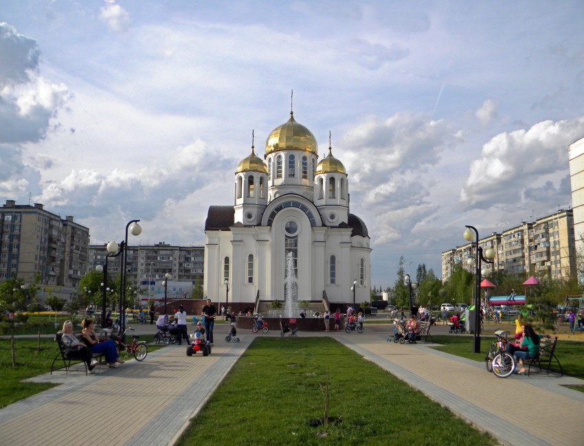 Белгород. Церковь Почаевской иконы Божией Матери. общий вид в ландшафте