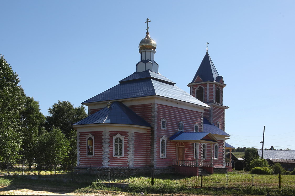 Церковь Введения во храм Пресвятой Богородицы, Тюлюк (Катав-Ивановский район, Челябинская область). фасады, Вид с северо-востока