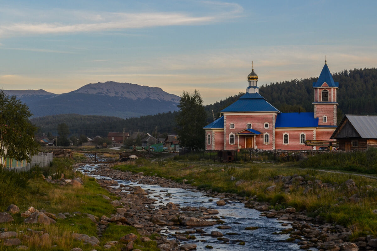 Церковь Введения во храм Пресвятой Богородицы, Тюлюк (Катав-Ивановский район, Челябинская область). общий вид в ландшафте
