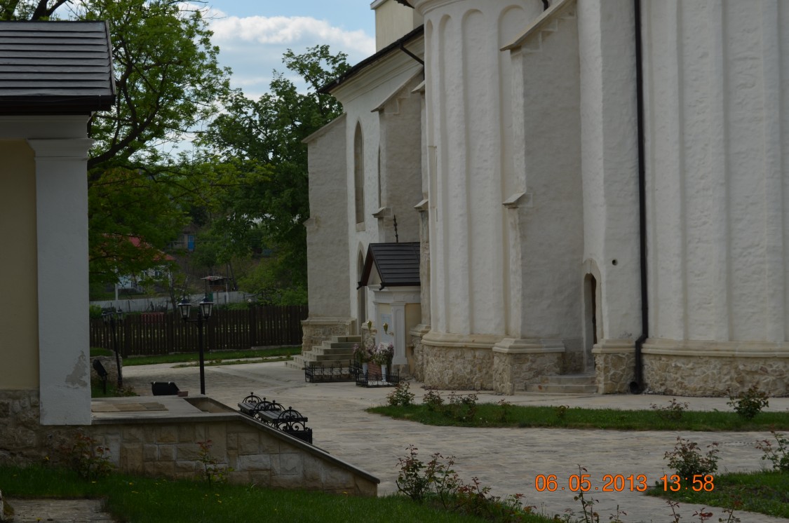 Каприяна. Успенский Каприянский монастырь. Церковь Георгия Победоносца. фасады