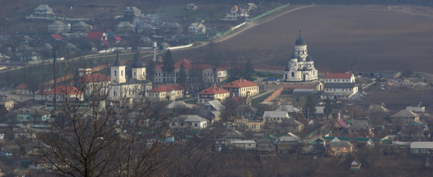 Успенский Каприянский монастырь, Каприяна (Страшенский район, Молдова). общий вид в ландшафте