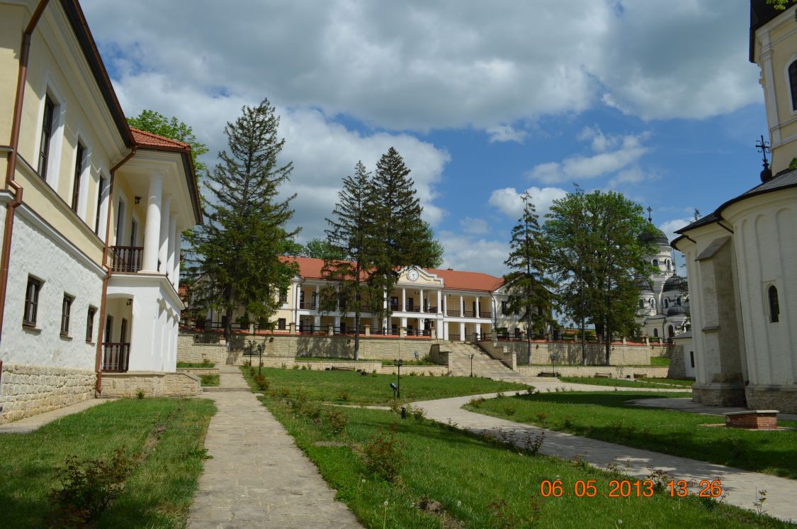 Успенский Каприянский монастырь, Каприяна (Страшенский район, Молдова). фасады
