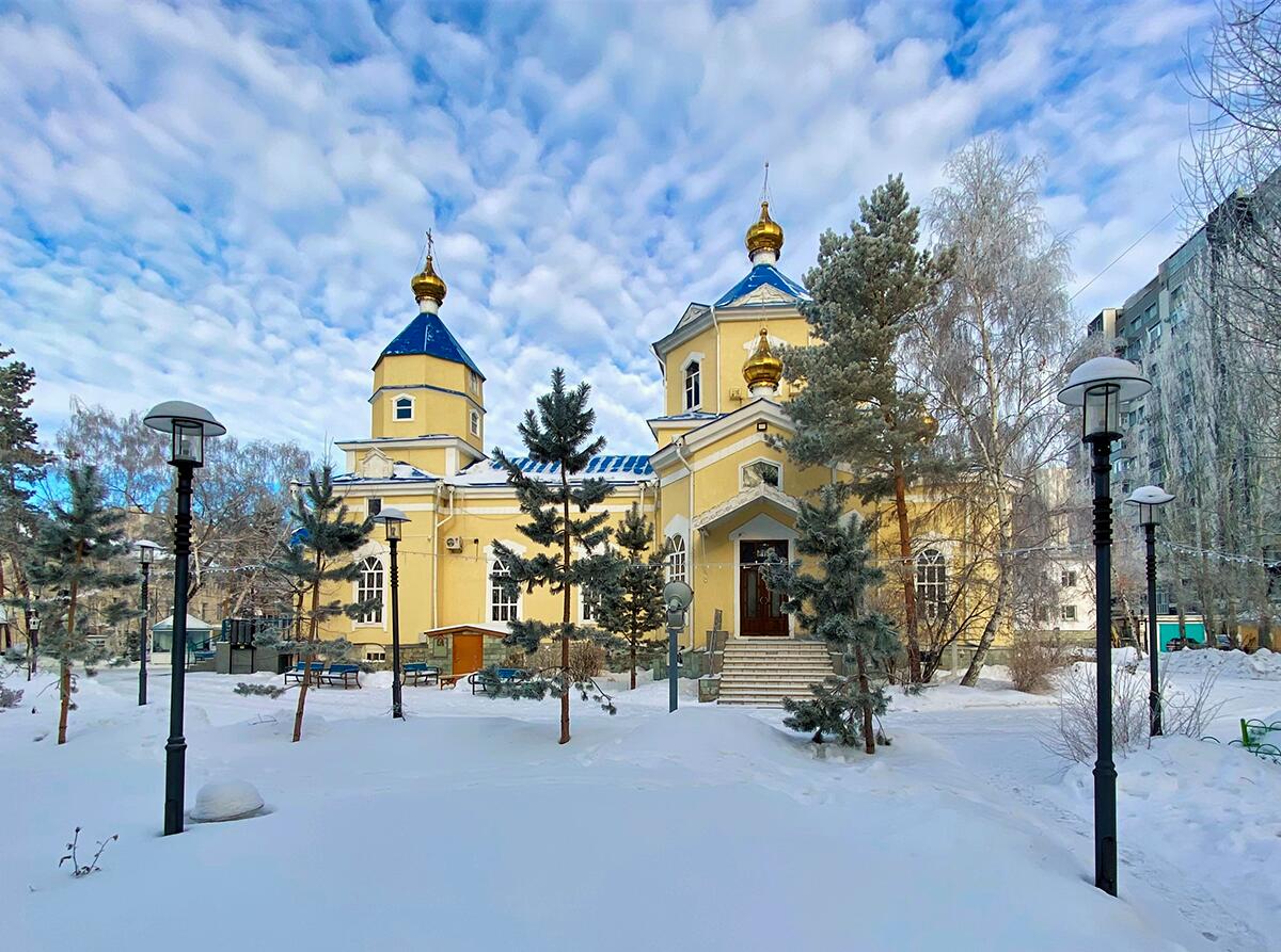 Собор Константина и Елены, Астана (Астана, город, Казахстан). общий вид в ландшафте, Вид с юга