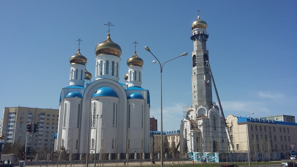 Астана. Кафедральный собор Успения Пресвятой Богородицы. общий вид в ландшафте, Общий вид 