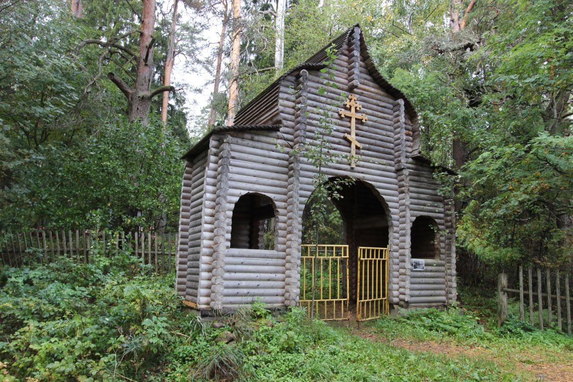 Часовня Иоанна Богослова (новая), Нурмолицы (Олонецкий район, Республика Карелия). дополнительная информация, Вход на кладбище