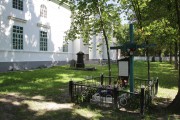 Церковь Воскресения Христова, Могила советских воинов (предположительно 1941г.) на территории церкви<br>, Остёр, Черниговский район, Украина, Черниговская область