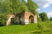 Церковь Рождества Пресвятой Богородицы, Остатки строения сережанской церкви Рождества Пресвятой Богородицы, вид с дороги<br>, Сережань, Сафоновский район, Смоленская область