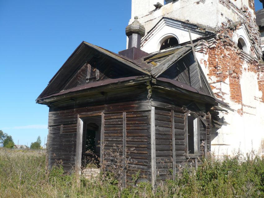Церковь Николая Чудотворца, Никольское (Кирилловский район, Вологодская область). архитектурные детали, Вход в Николаевскую церковь