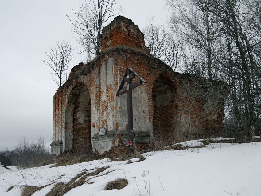 Церковь Рождества Пресвятой Богородицы, Сережань (Сафоновский район, Смоленская область). общий вид в ландшафте