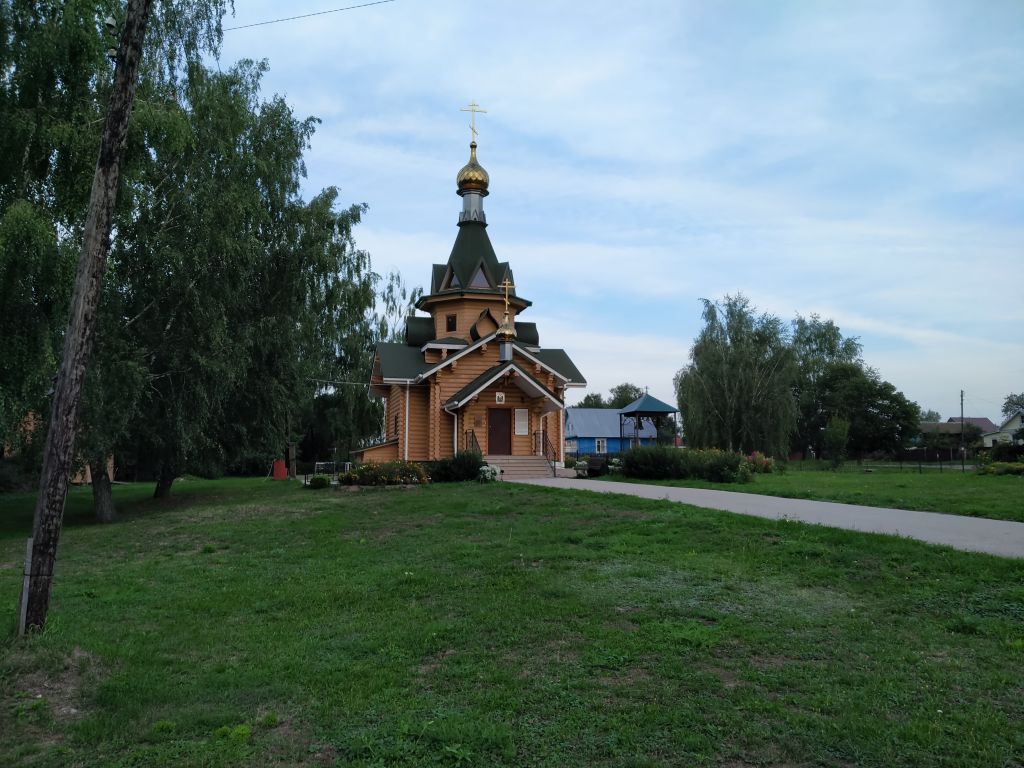 Церковь Петра и Февронии, Кузьминское (Рыбновский район, Рязанская область). общий вид в ландшафте