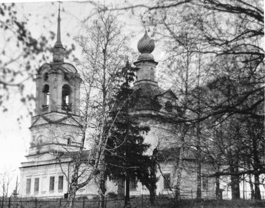 Унжа. Церковь Рождества Христова. фасады, Фото В.В. Лелецкого . Колокольня еще цела.