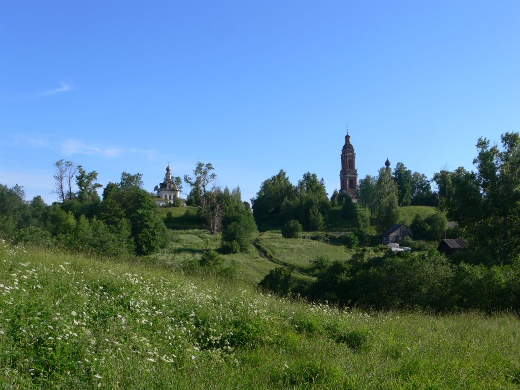 Церковь Рождества Христова, Унжа (Макарьевский район, Костромская область). дополнительная информация, вид на две церкви-эта слева