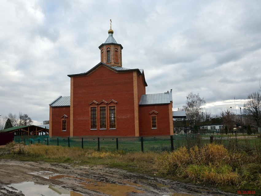 Сосенский. Церковь Серафима Саровского. общий вид в ландшафте