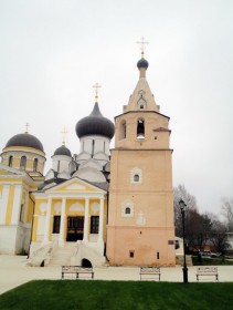 Старица. Старицкий Успенский мужской монастырь. Колокольня с часовней-усыпальницей Иова, патриарха Московского