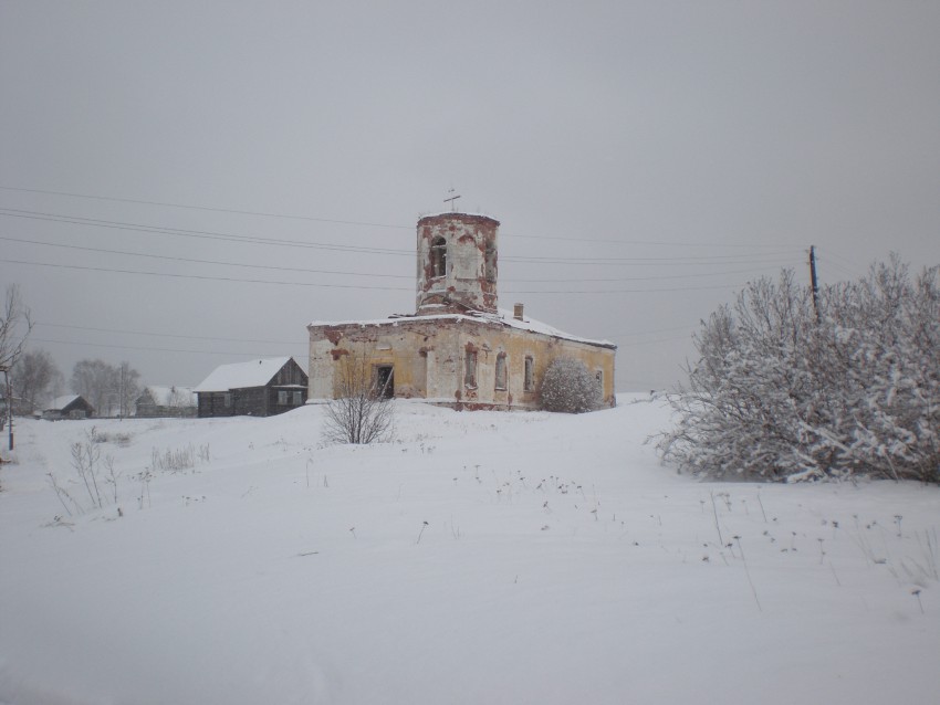 Рютино. Церковь Успения Пресвятой Богородицы. общий вид в ландшафте