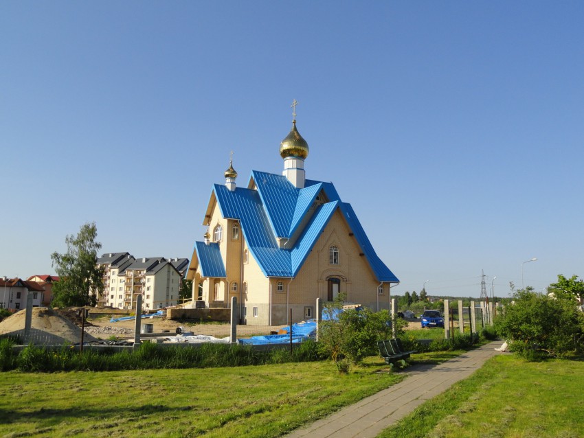 Церковь Георгия Победоносца, Саласпилс (Саласпилсский край, Латвия). общий вид в ландшафте