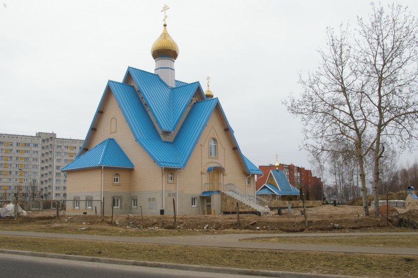 Церковь Георгия Победоносца, Саласпилс (Саласпилсский край, Латвия). общий вид в ландшафте