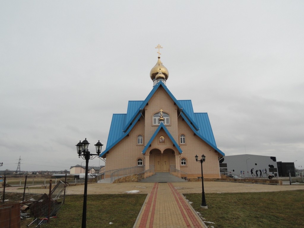 Церковь Георгия Победоносца, Саласпилс (Саласпилсский край, Латвия). общий вид в ландшафте
