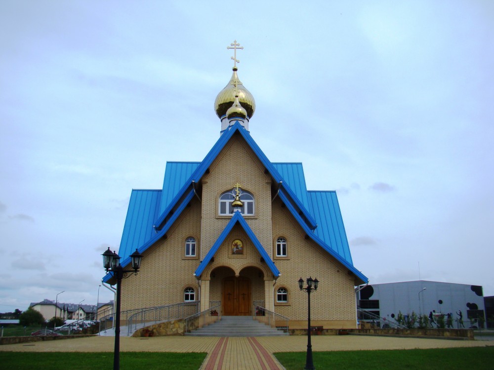 Церковь Георгия Победоносца, Саласпилс (Саласпилсский край, Латвия). фасады, Общий вид на храм от ворот