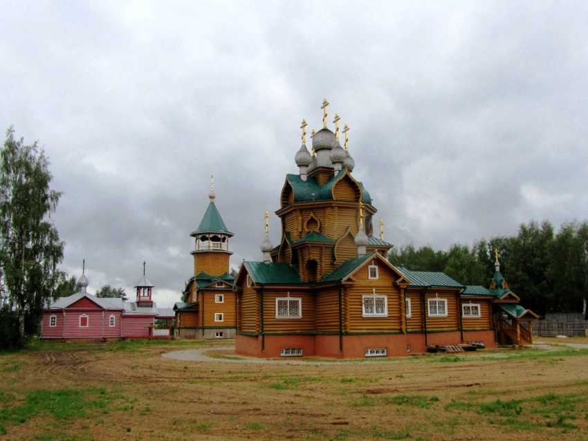 Чагода. Церковь Евфросина Синозерского. фасады, слева - Казанская часовня