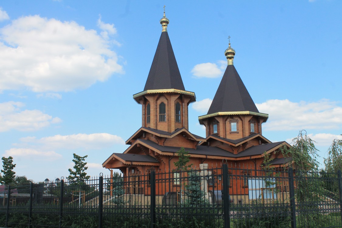 Белгород. Церковь Серафима Саровского в Старом городе. фасады