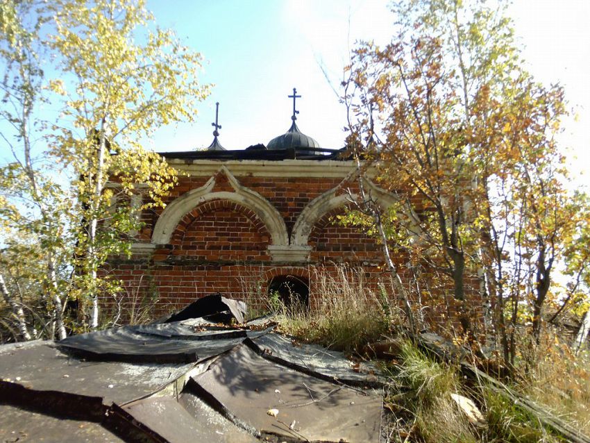 Церковь Троицы Живоначальной, Красно (Вачский район, Нижегородская область). архитектурные детали, Вид на кровлю церкви Николая Чудотворца. Кровля железная