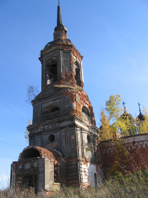 Церковь Троицы Живоначальной, Красно (Вачский район, Нижегородская область). фасады