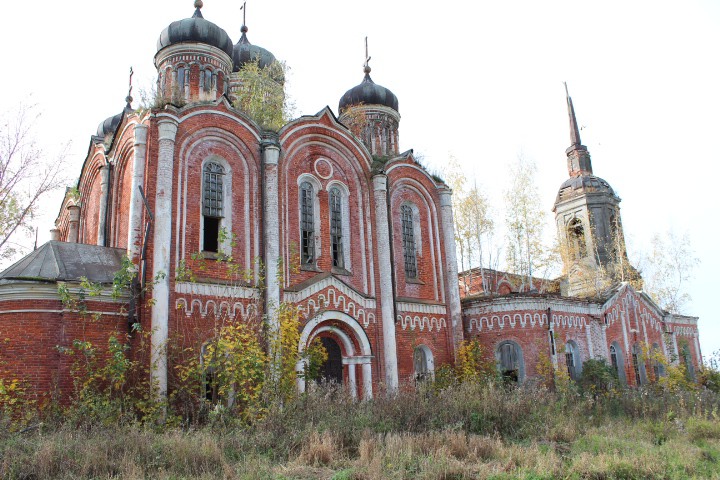 Красно. Церковь Троицы Живоначальной. фасады