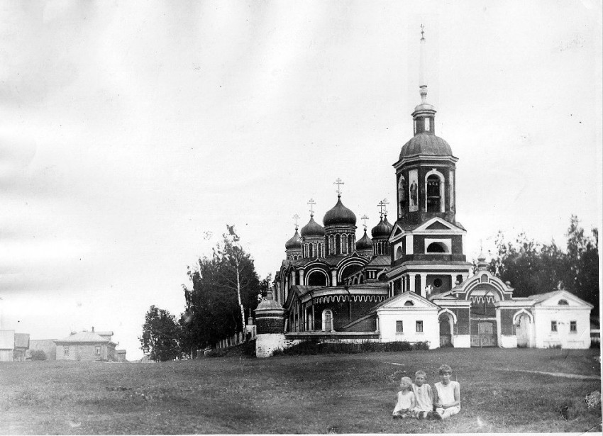 Красно. Церковь Троицы Живоначальной. архивная фотография, фото с сайта http://vacha.prihod.ru/gallery/view/id/1106719/page/23