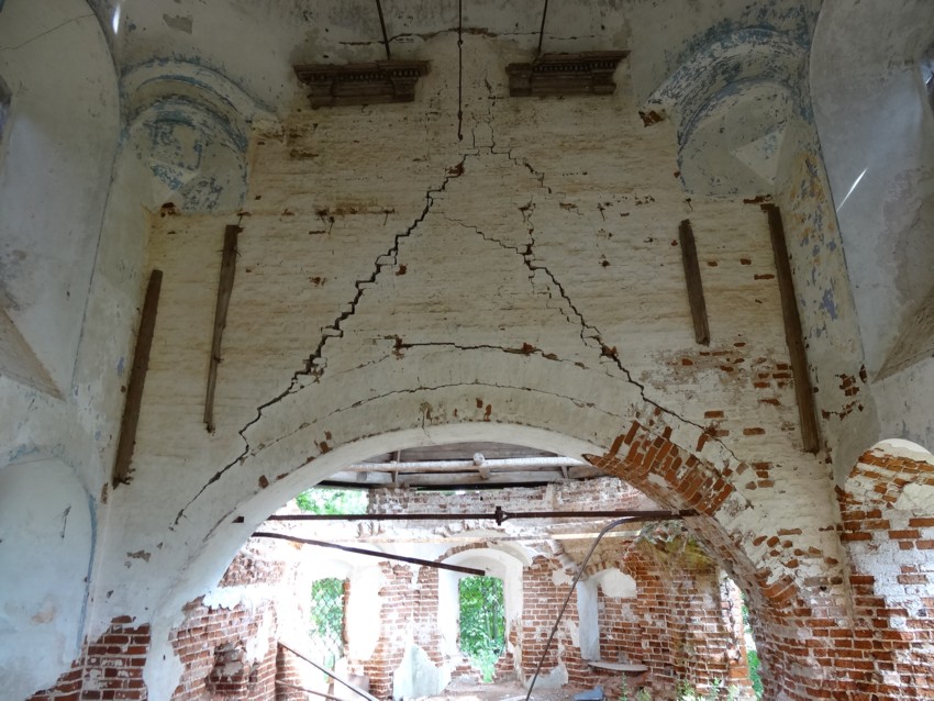 Церковь Сретения Господня, Колкач (Кирилловский район, Вологодская область). интерьер и убранство, Остатки иконостаса