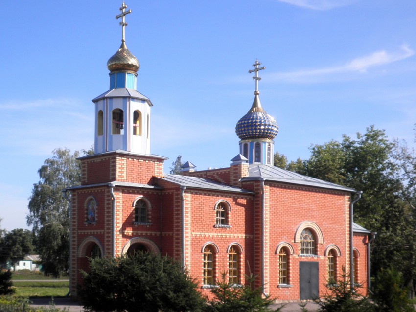 Погребки. Церковь Михаила Архангела. общий вид в ландшафте