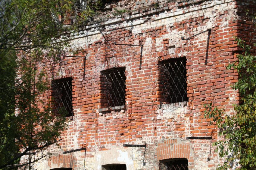 Церковь Рождества Христова, Вокшеры (Даниловский район, Ярославская область). архитектурные детали, Связи колонн.