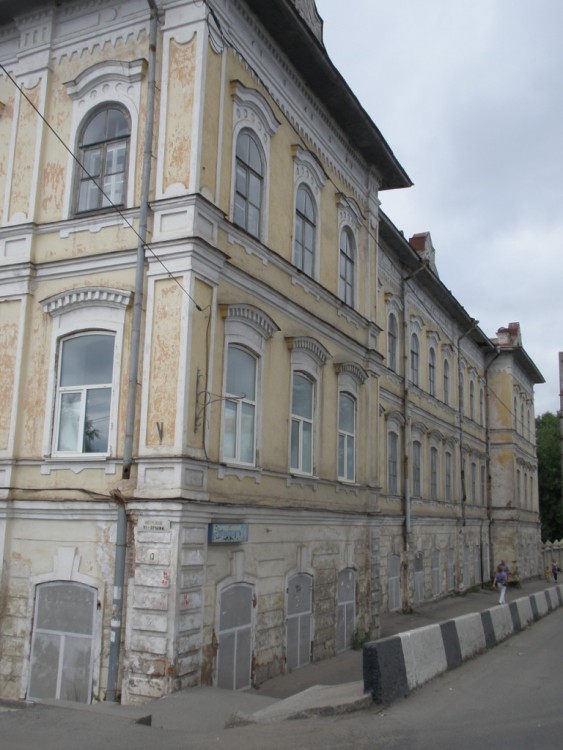 Домовая церковь Введения во храм Пресвятой Богородицы при бывшем епархиальном женском училище, Вологда (Вологда, город, Вологодская область). общий вид в ландшафте, Южный фасад