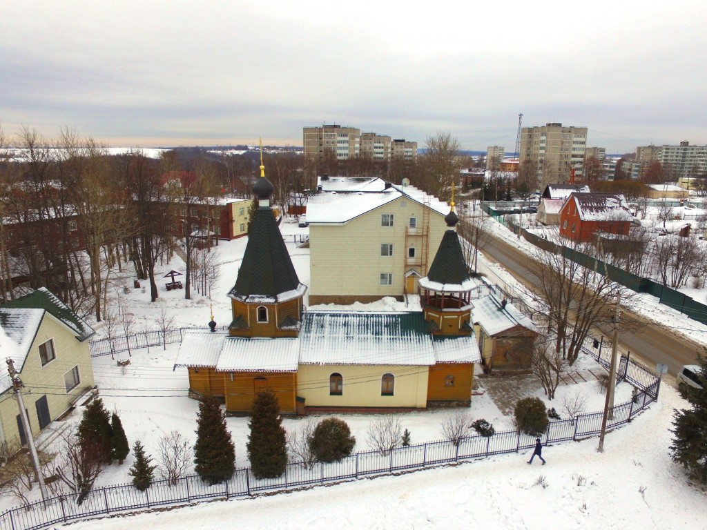 Церковь Сергия Радонежского, Богородское, посёлок (Сергиево-Посадский городской округ, Московская область). общий вид в ландшафте, Вид с севера, фото с квадрокоптера
