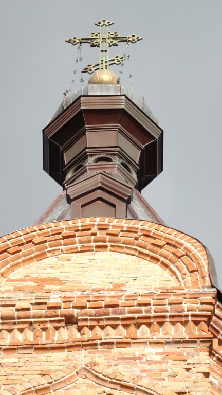Церковь Успения Пресвятой Богородицы, Тахкуранна (Пярнумаа, Эстония). архитектурные детали, Крест на колокольне.