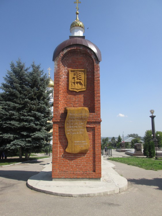 Елец. Часовня-памятник в честь 850-летия Ельца. фасады