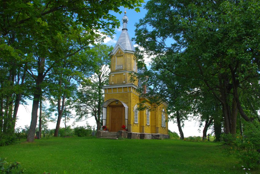 Церковь Николая Чудотворца, Риебини (Прейльский край, Латвия). общий вид в ландшафте